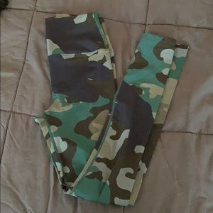 Carbon 38 camo high waist leggings